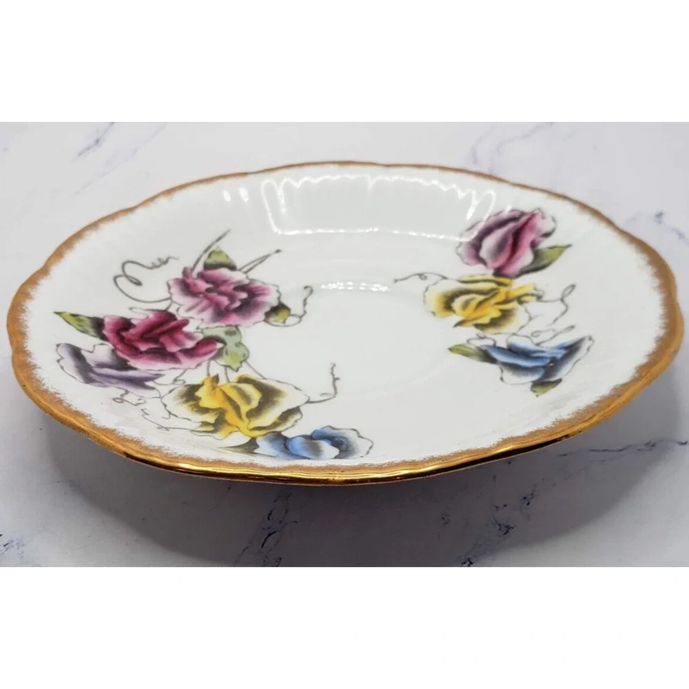 Salisbury Fine Bone China Sweet Pea Floral Pattern W/ Gold Trim Tea Cup & Saucer - Picture 3 of 14